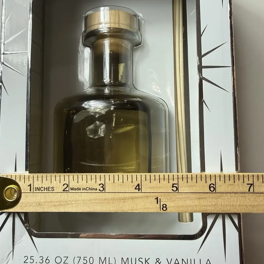 NEW in Box Sand + Fog Musk And Vanilla Scent Reed Diffuser Huge 25.36 Oz 750mL